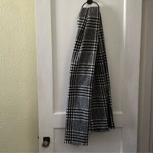 NWT Old Navy Black & White Plaid Scarf